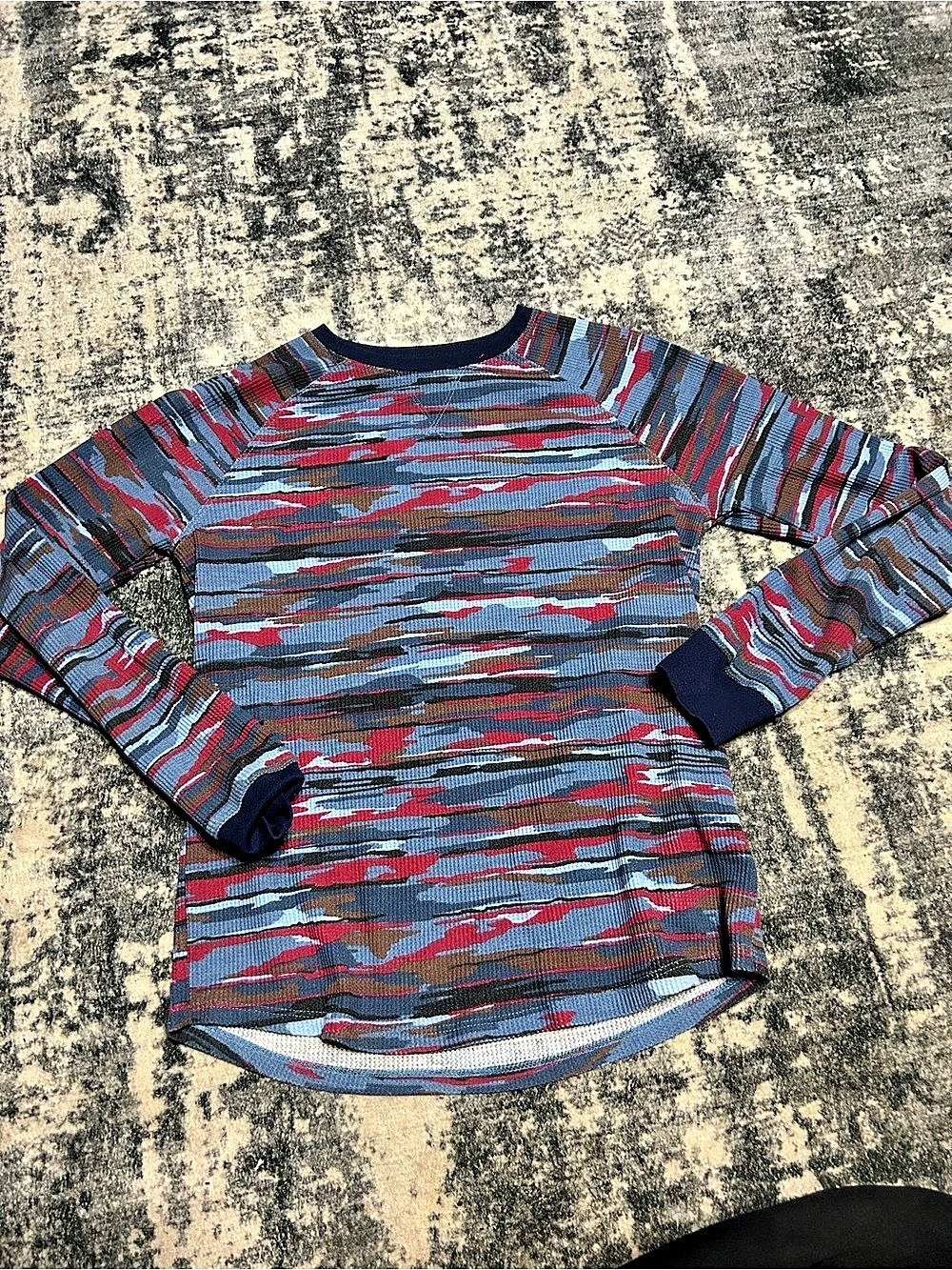Amazon Essentials Abstract Long Sleeve Shirt Gray & Red Size Large Like New